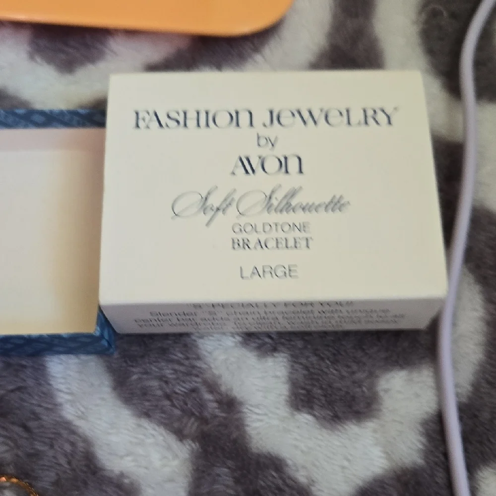 Avon Goldtone Bracelet